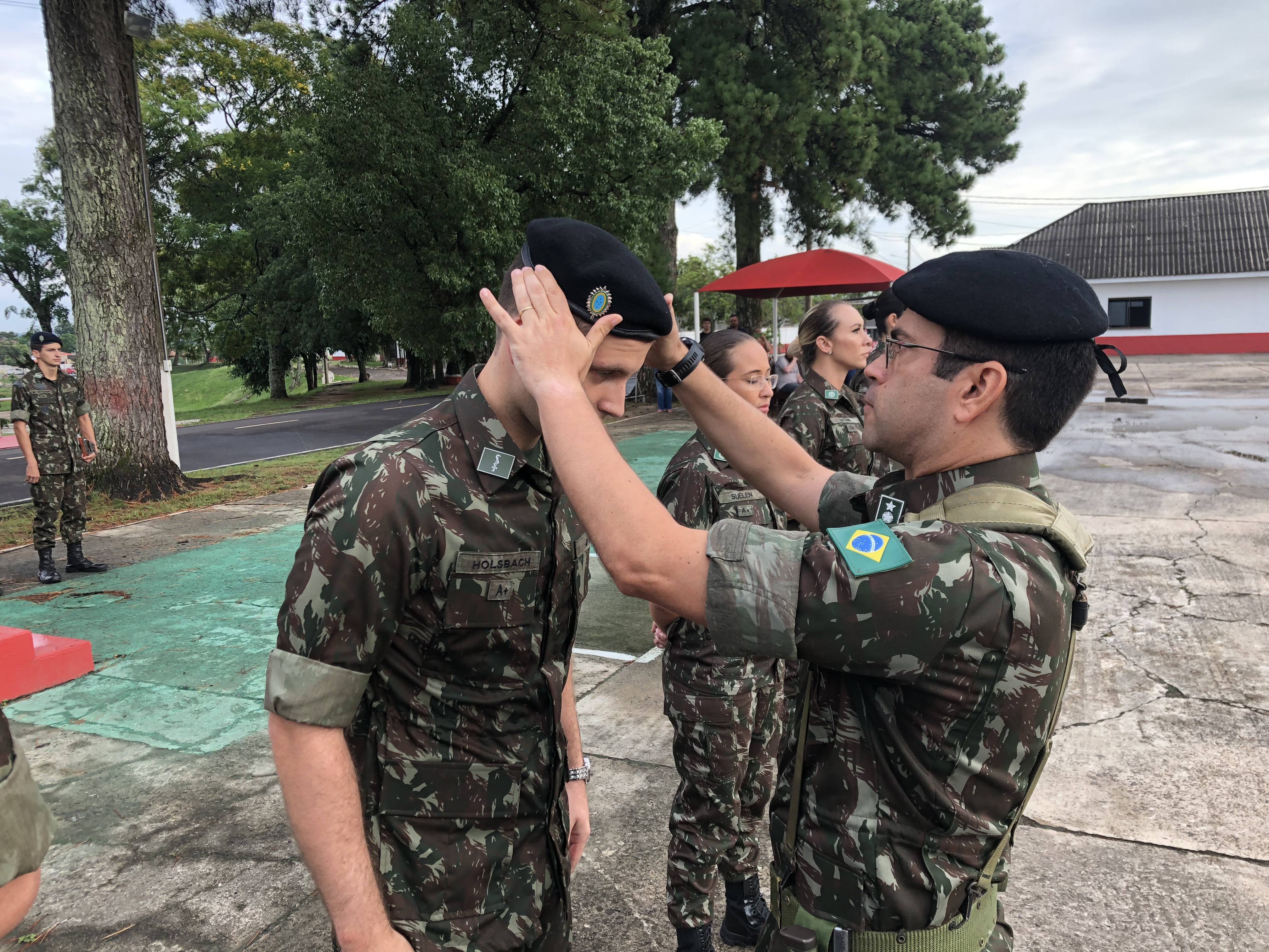 Exército Brasileiro - O 1º Grupo de Artilharia Antiaérea - Rio de  Janeiro/RJ - realiza formatura de conclusão do Estágio Básico de Sargentos  Temporários EBST 2013.